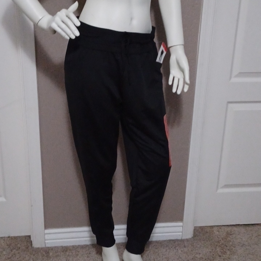 - Woman 32 heat leggings